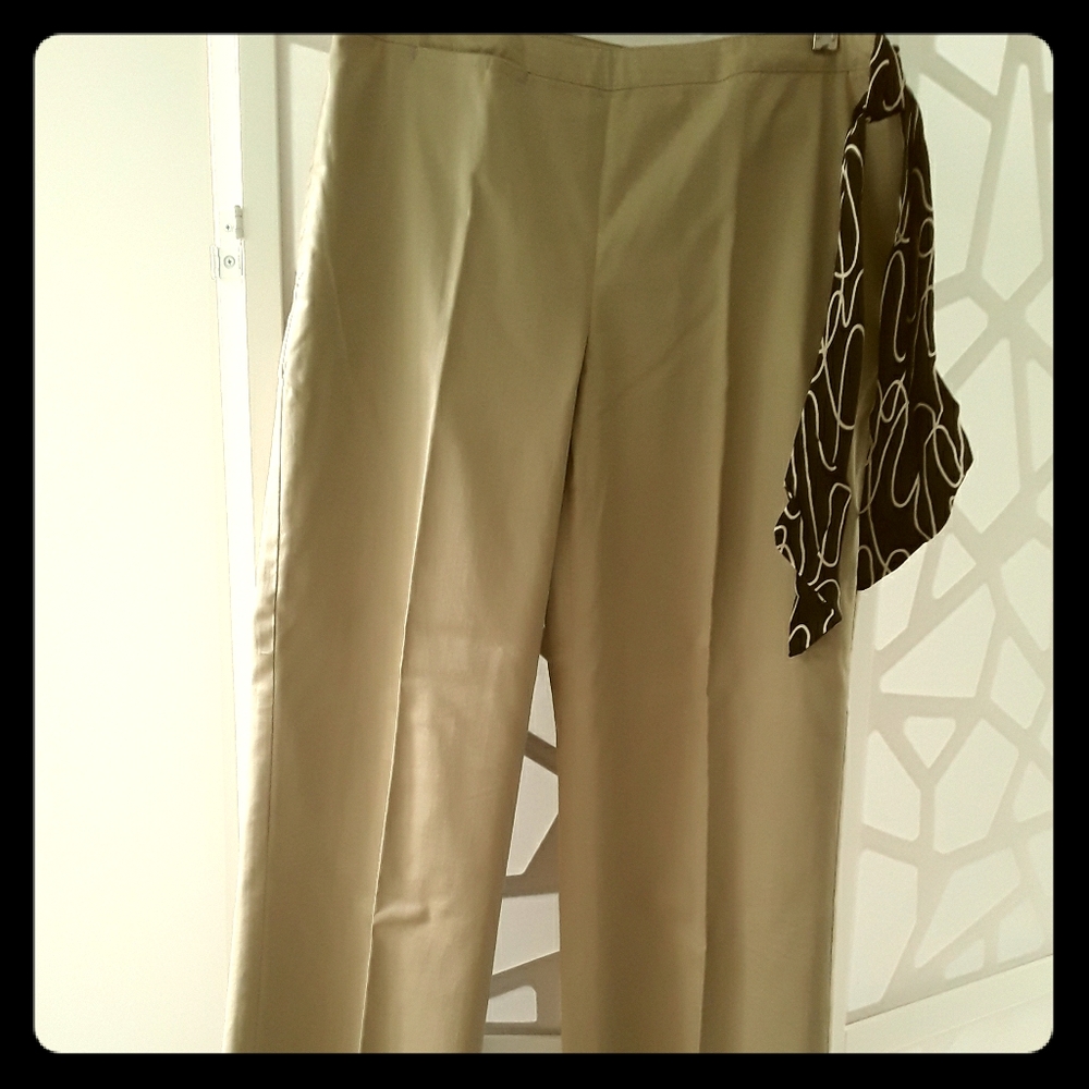 Khaki pants with belt